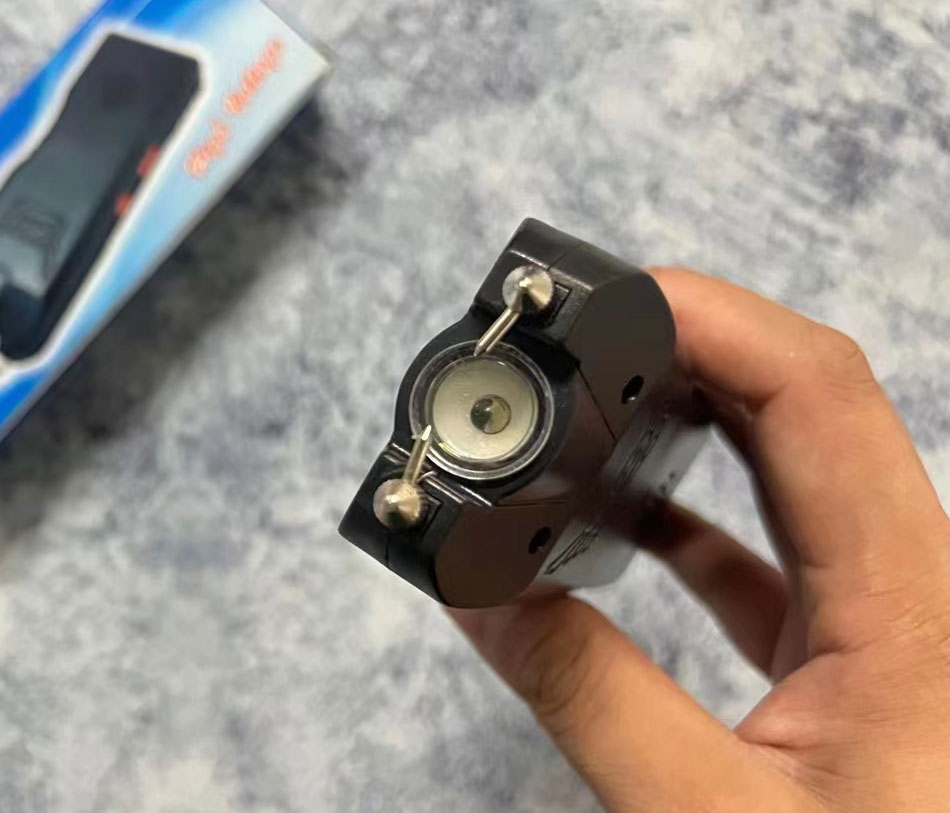 704高压电击器