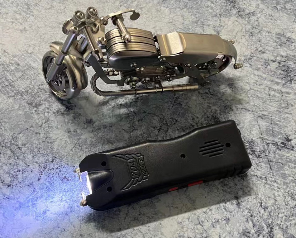 704高压电击器